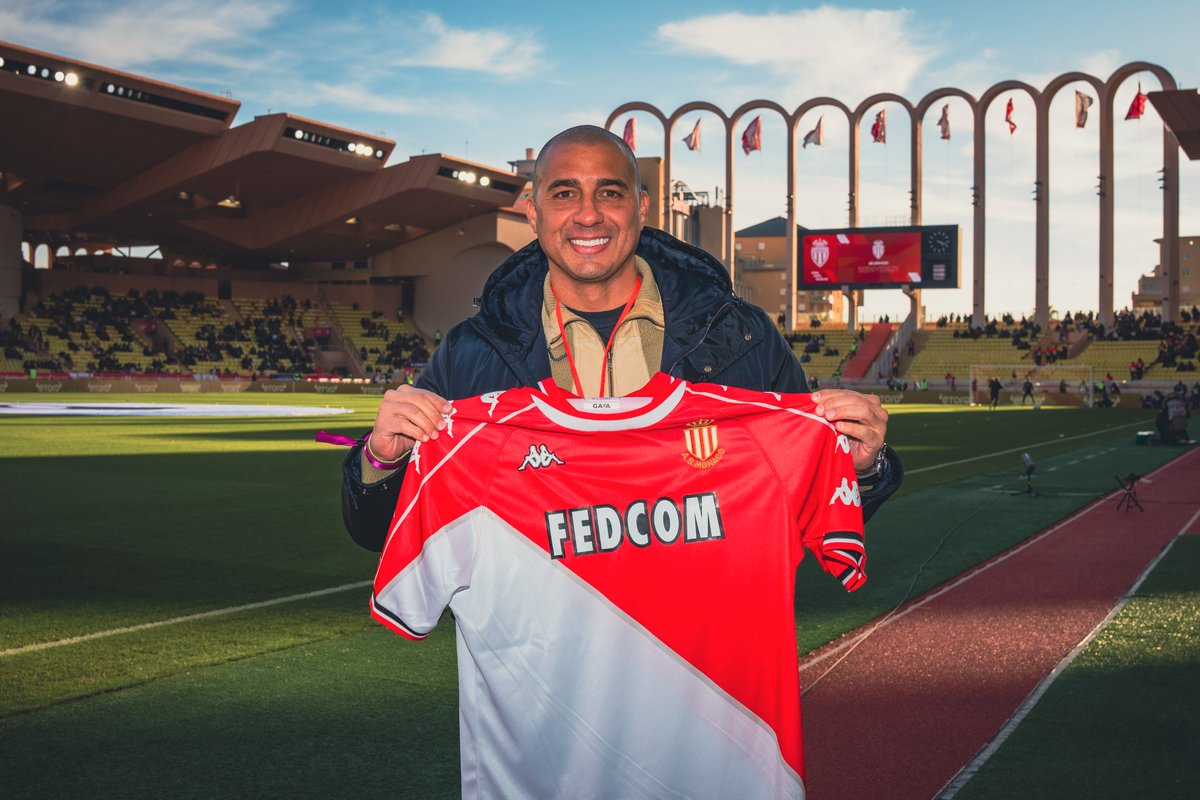𝑻𝒓𝒆𝒛𝒆𝒈𝒐𝒍 😍

Tellement de souvenirs avec ce maillot iconique... ✨

‣ #ASMPSG