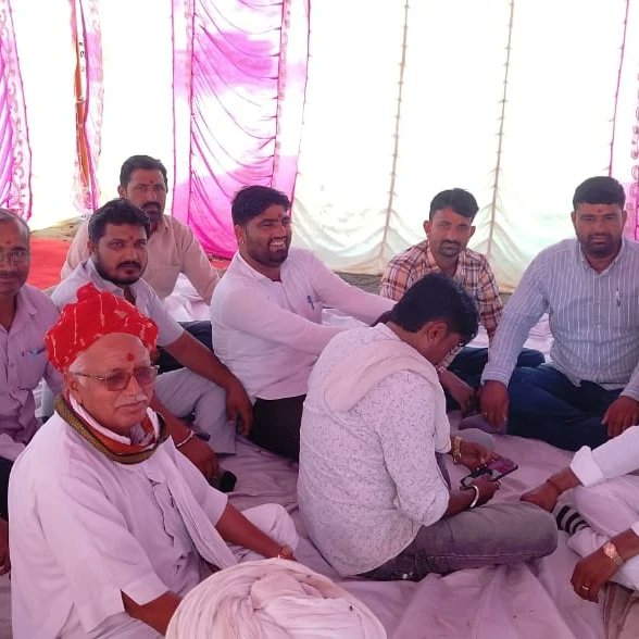 siyag_tajaram's tweet photo. आज #गुड़ामालानी विधानसभा क्षेत्र के #आडेल पंचायत समिति के #छोटू #अर्जुन_की_ढाणी में RLP युवा मोर्चा बाड़मेर के जिला कार्यकारिणी सदस्य श्री डूंगरा राम जी नेहरा के छोटे भाई फरसा राम जी के शादी में भाग लेकर शुभकामनाएं प्रेषित की
#TeamRLP #RLP4Rajasthan #RLP4Barmer #Aadel #Gudamalani https://t.co/aMAy5iPqMp