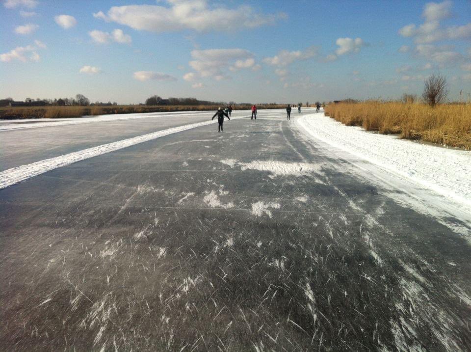 JCdeGraaf's tweet photo. 2012. Net geen elfstedentocht, wel het allerbeste schaatsijs denkbaar tussen Dokkum en Birdaard. https://t.co/Qny89EsoYu