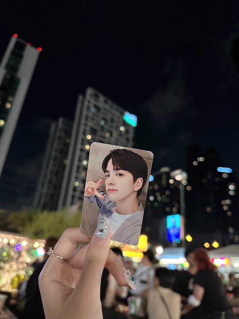 ไม่ไหวถุกบุรรี่แรงมากแค่หยิบก้าดขึ้นมา