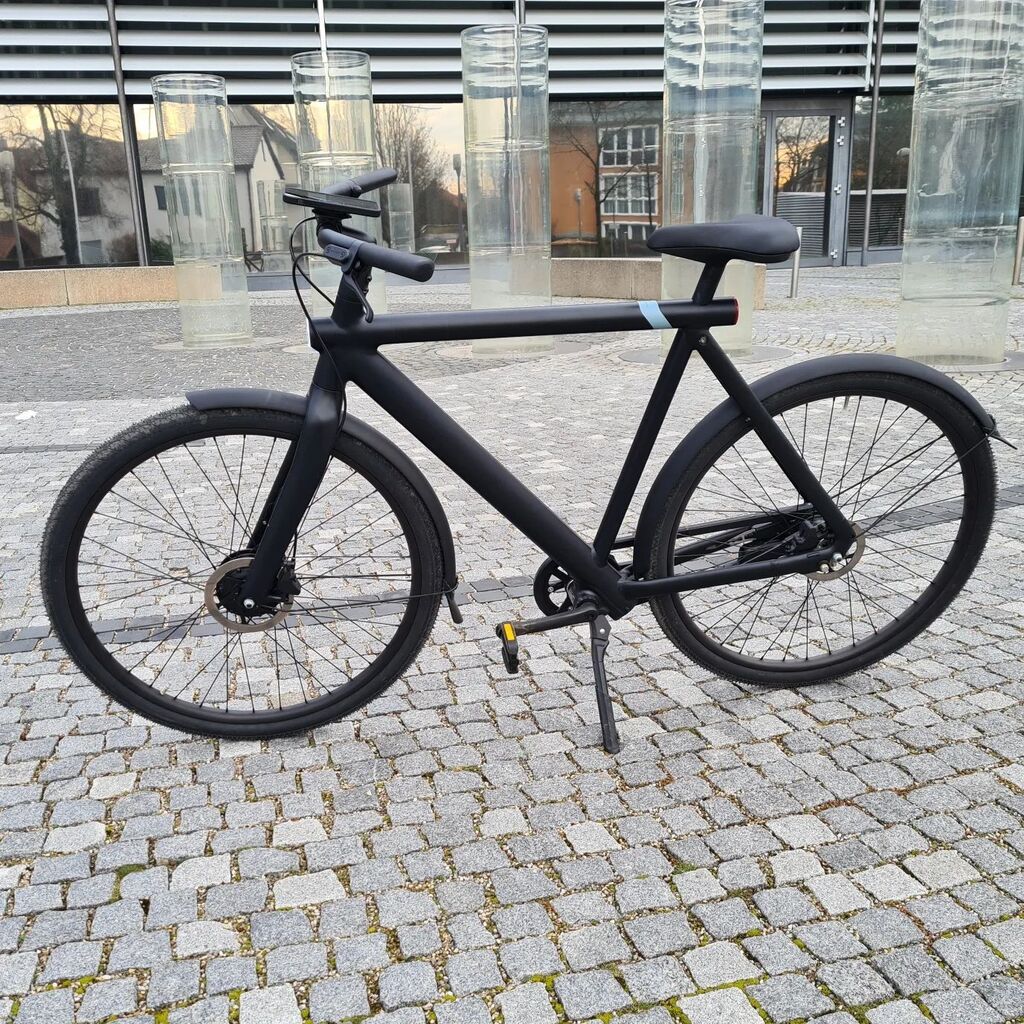 mawosch's tweet photo. Heute bin ich mal als Hipster unterwegs. #vanmoof #vanmoofs3 Nerd Spielzeug auf zwei Rädern #gpsradler #testfahrt #ebike https://t.co/sogJYytYYs https://t.co/JdL0PJRyjz