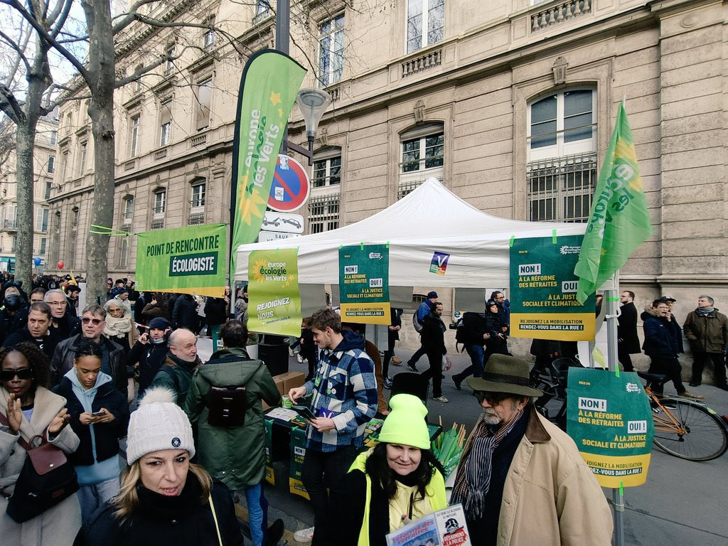 dominiqueTA's tweet image. Belle manif avec #EELV 
@Alice_Bosler @EELV92 #StopRetraiteMacron