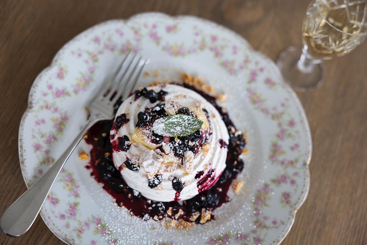 With Valentine’s around the corner, perhaps consider celebrating with your date or catching up with a friend while dining on our 5 course chef’s tasting menu on Sunday. Take advantage of SUNDAY SUPPER CLUB pricing, only $75 per person (offered every Sunday!). #yyc