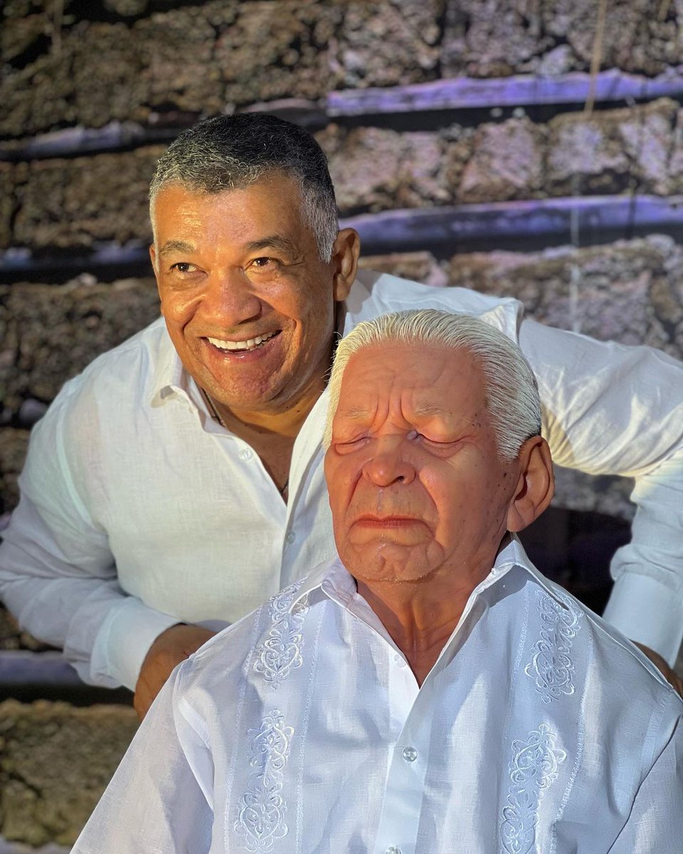elheraldoco's tweet photo. Valledupar homenajeó al maestro Leandro Díaz con escultura en su honor ➡ https://t.co/IiWwcTQkZD https://t.co/UlEjYprvPS