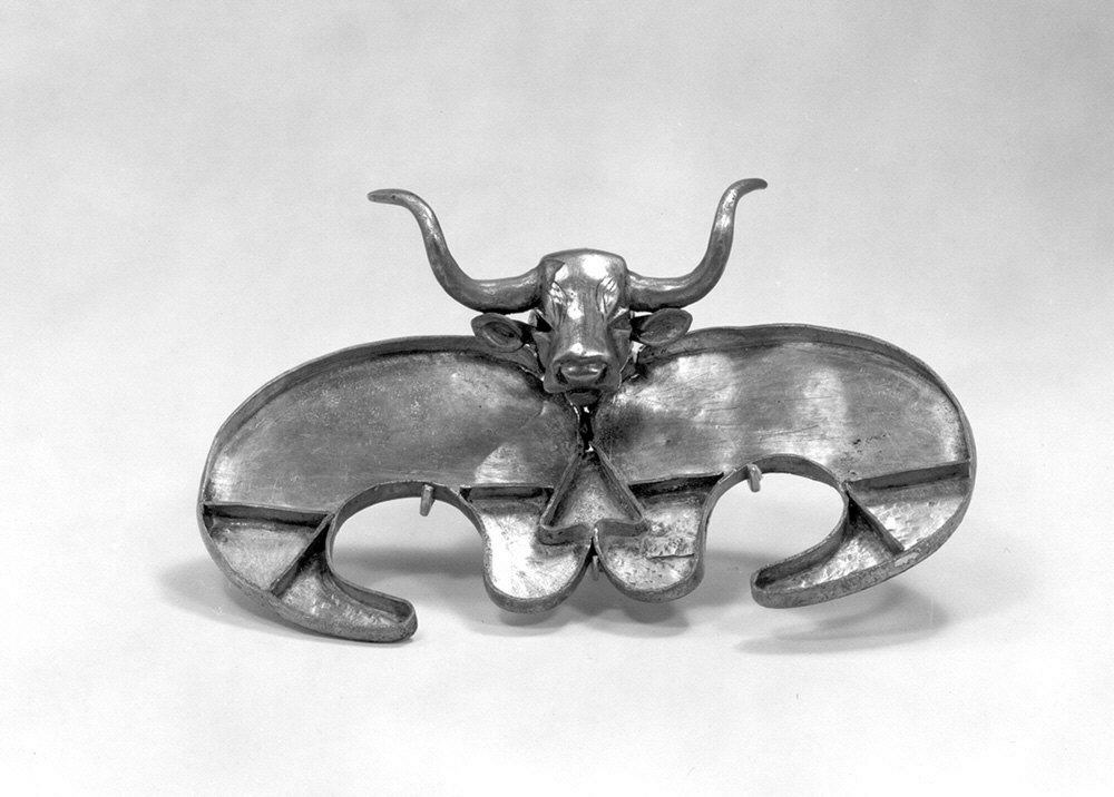 A silver compartmented pendant with a bull's head
Proto-Elamite
ca. 3100–2900 BC
.
.
.
.
#tubi #antiquity #archaeological #archeology #bc #bull #bullshead #civilization #Elamite #historic #history #museum #pendant #protoelamite #sculpture #silver #statue #temple #worship #tubitv