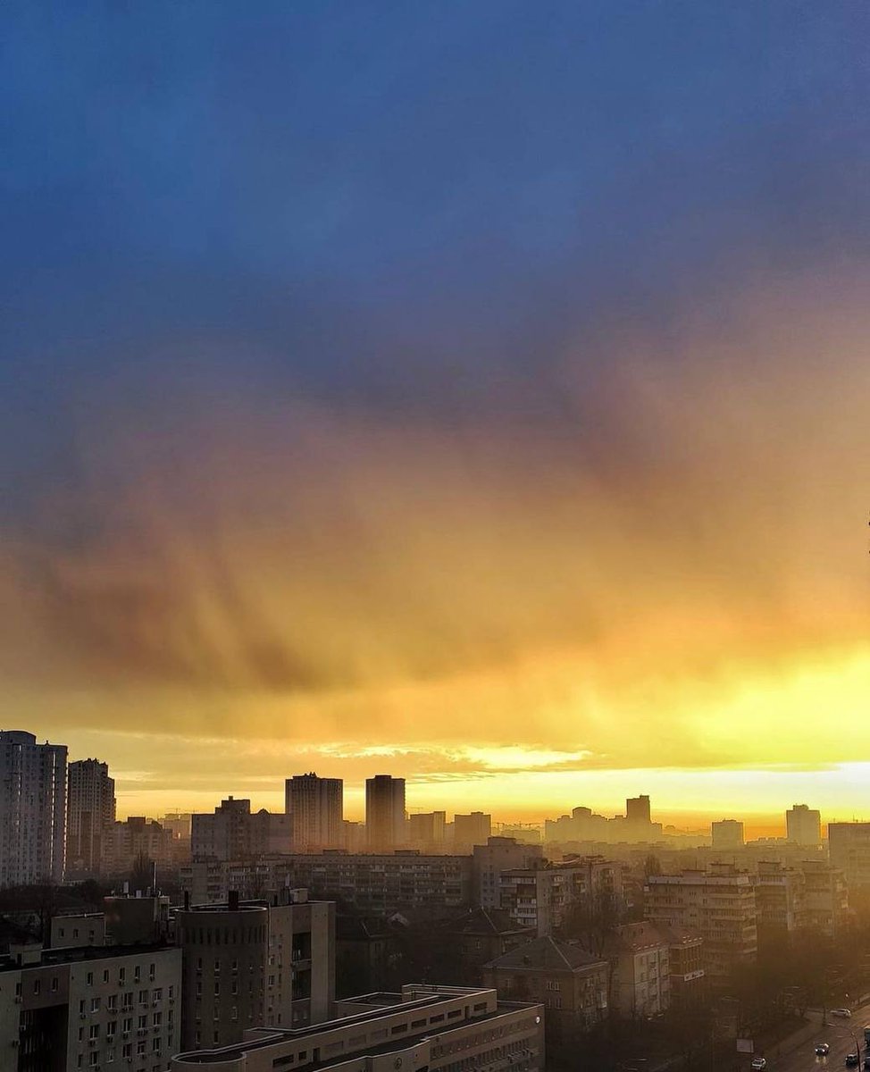 Even the sky is Ukrainian. 📷: Wlad Abakumoff/Facebook