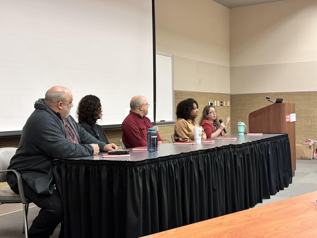 Such a diverse panel here to speak to us about careers in #scicomm #csctri2023