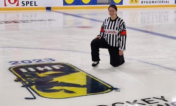 An #OMHA referee was recognized for her work by being selected for the IIHF U18 Women’s World Championships in January. Check out Jenn's story: hubs.li/Q01C0D-M0