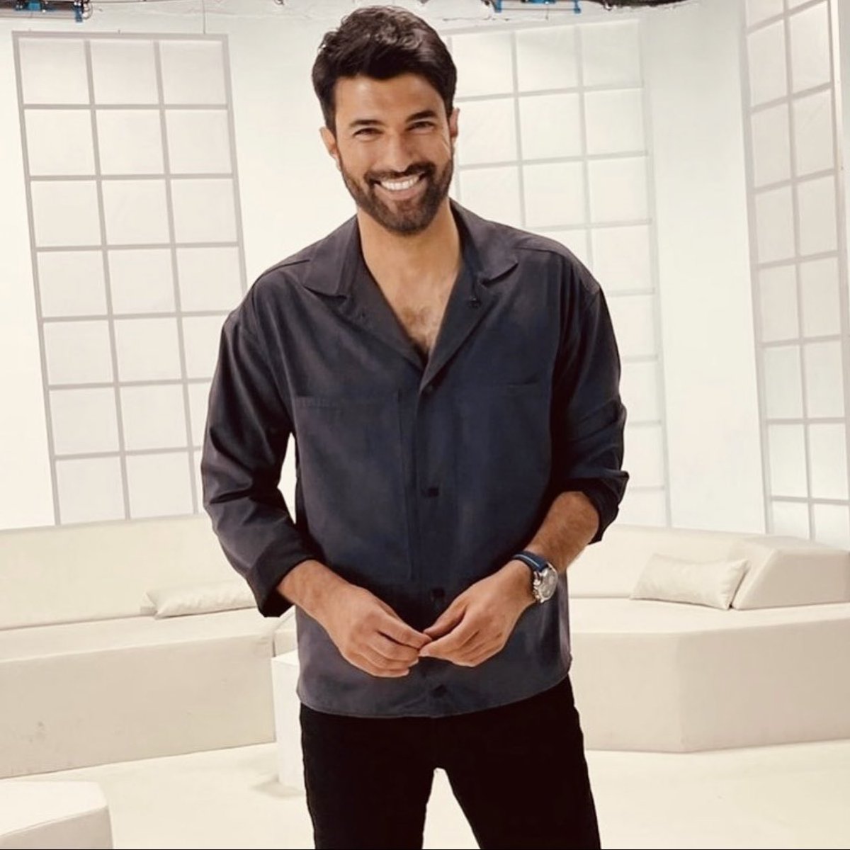 sagradaGo's tweet photo. @NereaG11 @EnginSpain @FatmagulEspana @juliana_cabo @EnginAkyurekES @EnginAkyurekFE @anamariaEARNKK @DearKerim @SoulNav1 @BerMaika @MVictoriaFigue1 @zulemadifrances @PilyAkyurekOzci @PiniSylvia @LupeRu2 @AnaPaul96065645 @malucinefila @lidiasofia53 @Sory97240989 @Terka_36 @RosEA40 @Nora49137401 @80M2018 @Patry1015 @82_hanim @Lila19854723 @Claudia18294411 Good morning querida amiga y enginfans 
Tengan un lindo y bendecido día 🙏❄🤍
#EnginAkyürek https://t.co/LchGPGa6V2