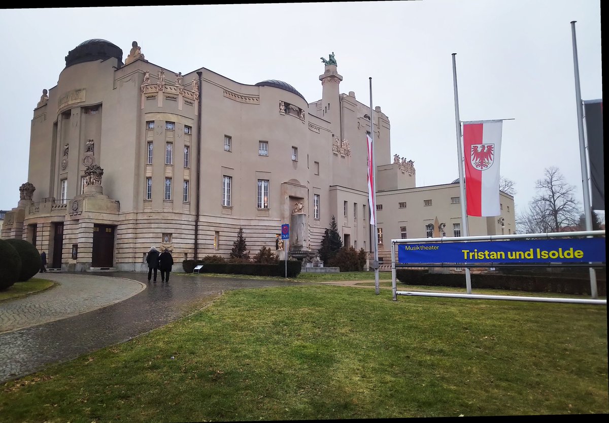 Opernliebhaber Dresdens tweet media