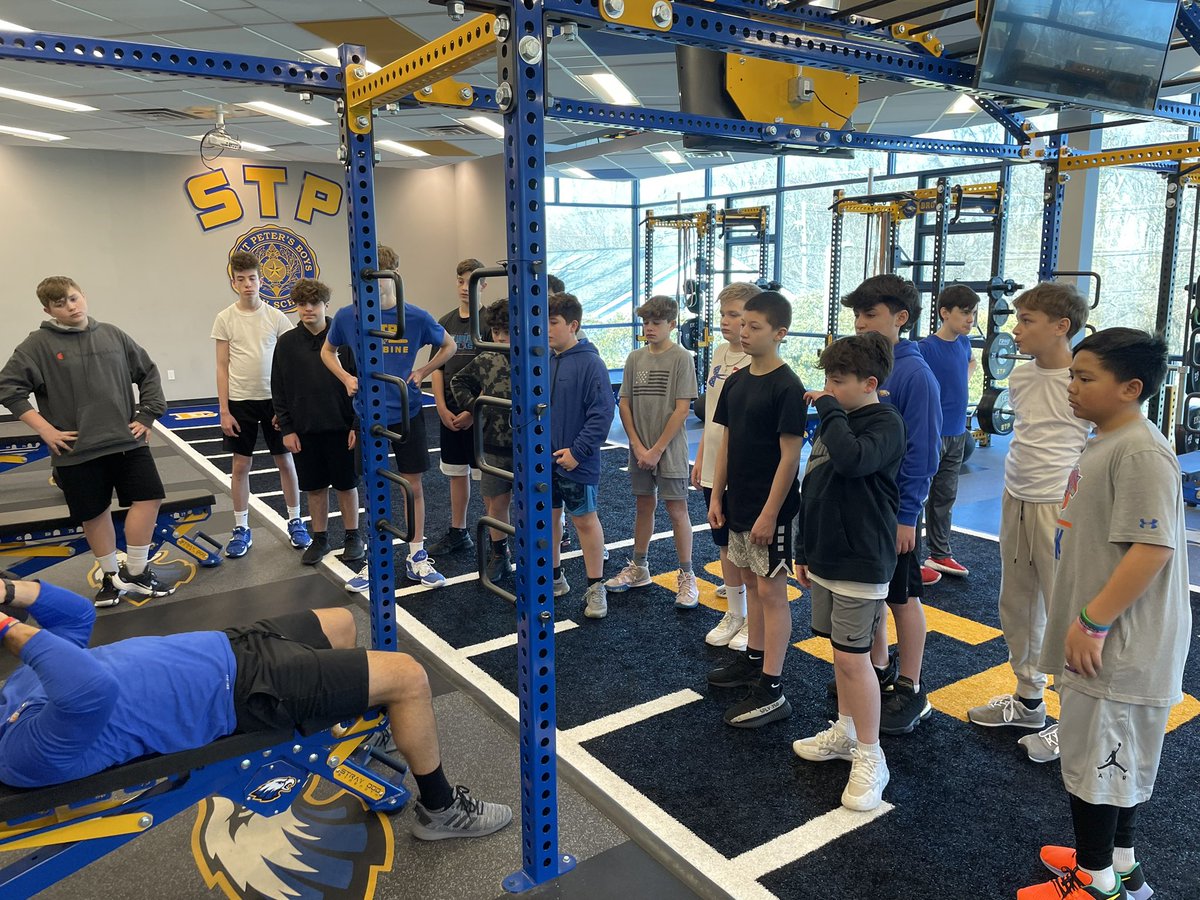 DFootball_LLC's tweet photo. Our first ever HYBRID Weight Room Session was a tremendous success! Developing the future! https://t.co/5fv5nv2Nua