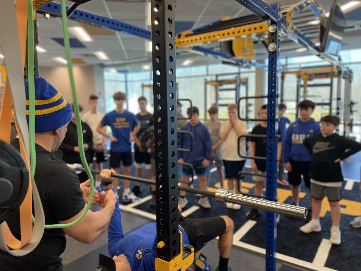 DFootball_LLC's tweet photo. Our first ever HYBRID Weight Room Session was a tremendous success! Developing the future! https://t.co/5fv5nv2Nua