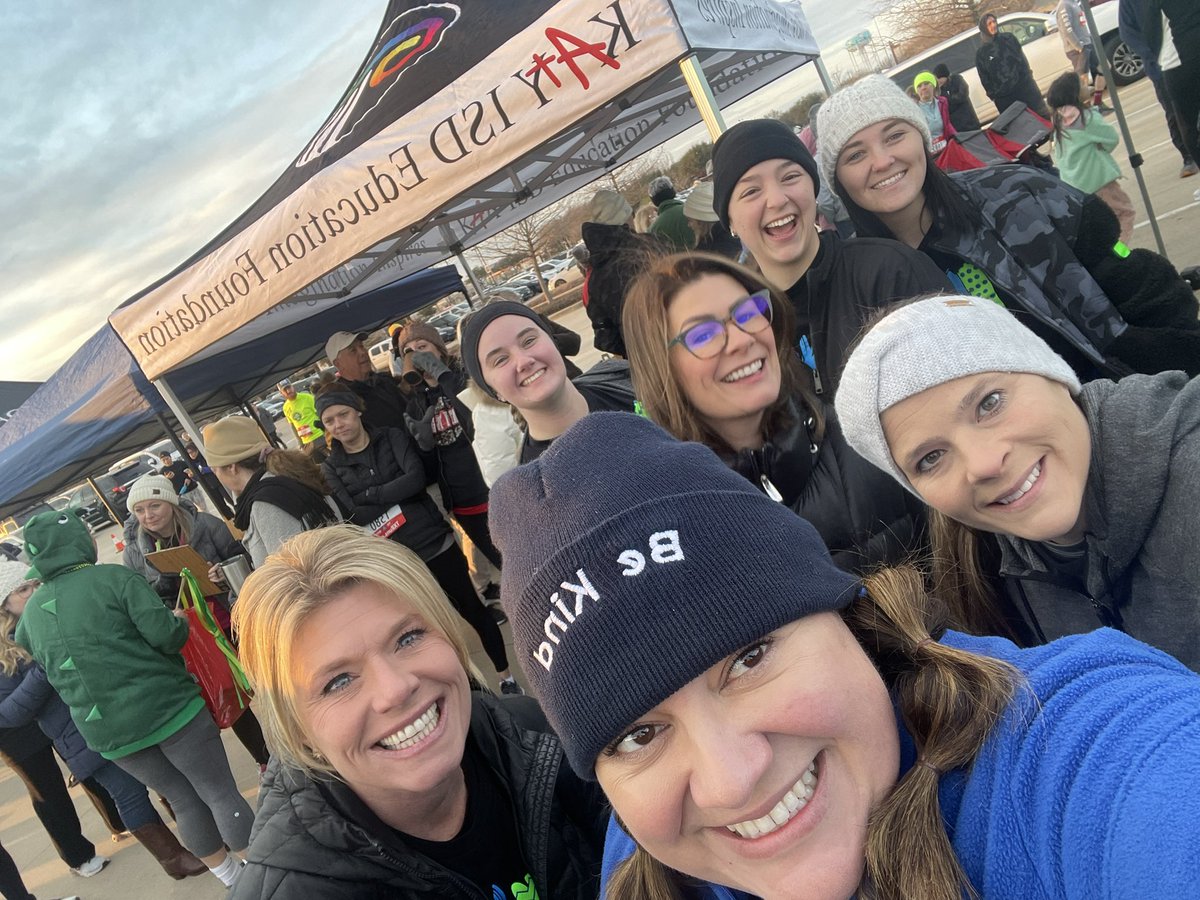MrsRichardsonL's tweet photo. Supporting the @KatyISDEdFound at the @KatyHalf and 5k today! Thank you for all you do to support our teachers and students! #ACECubs https://t.co/6UsjKTvxDC