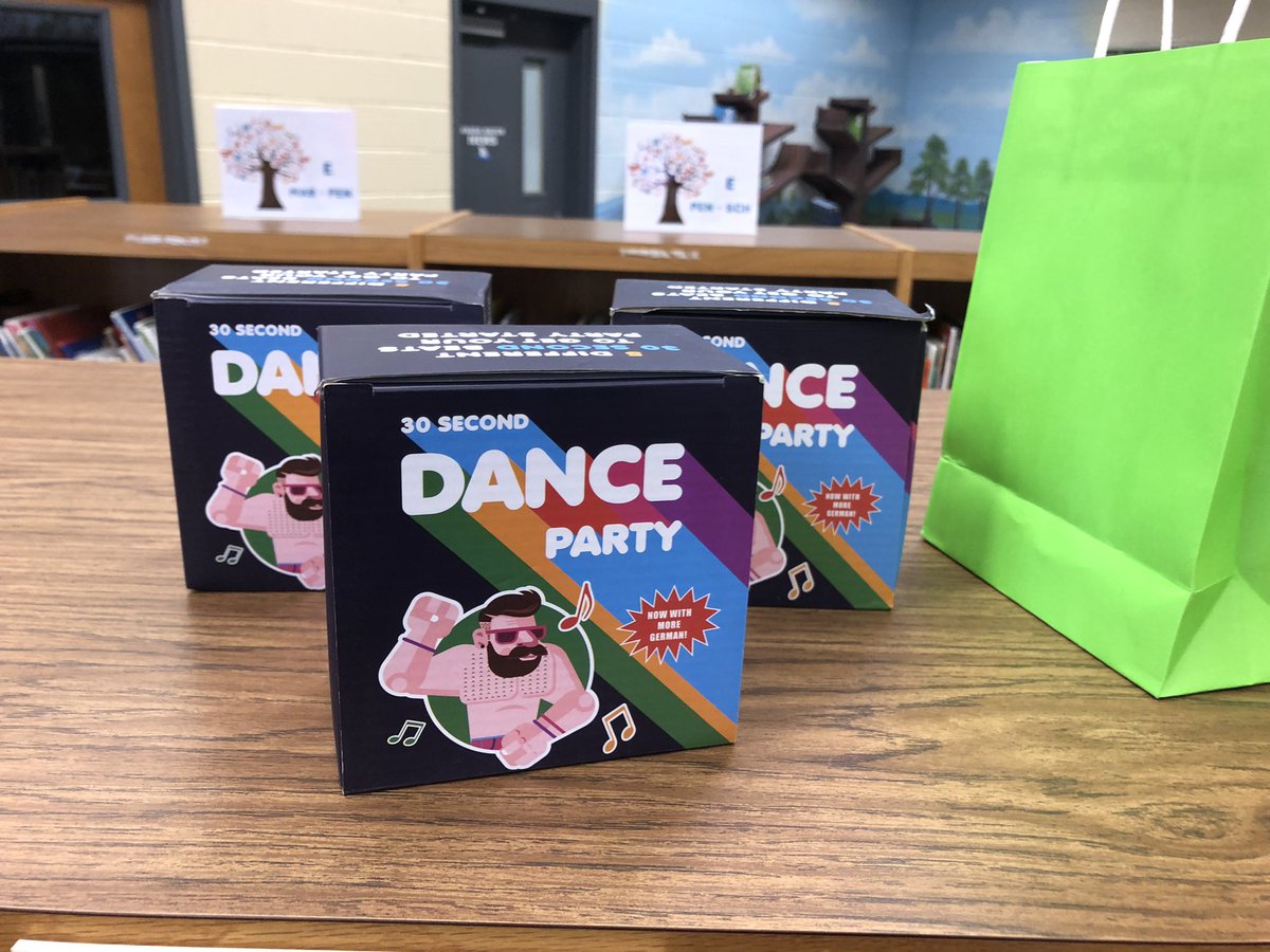 We have some halftime prizes being given away for tweeting. We have great prizes at the end that will be given away! #edcampforsyth #forsythpln