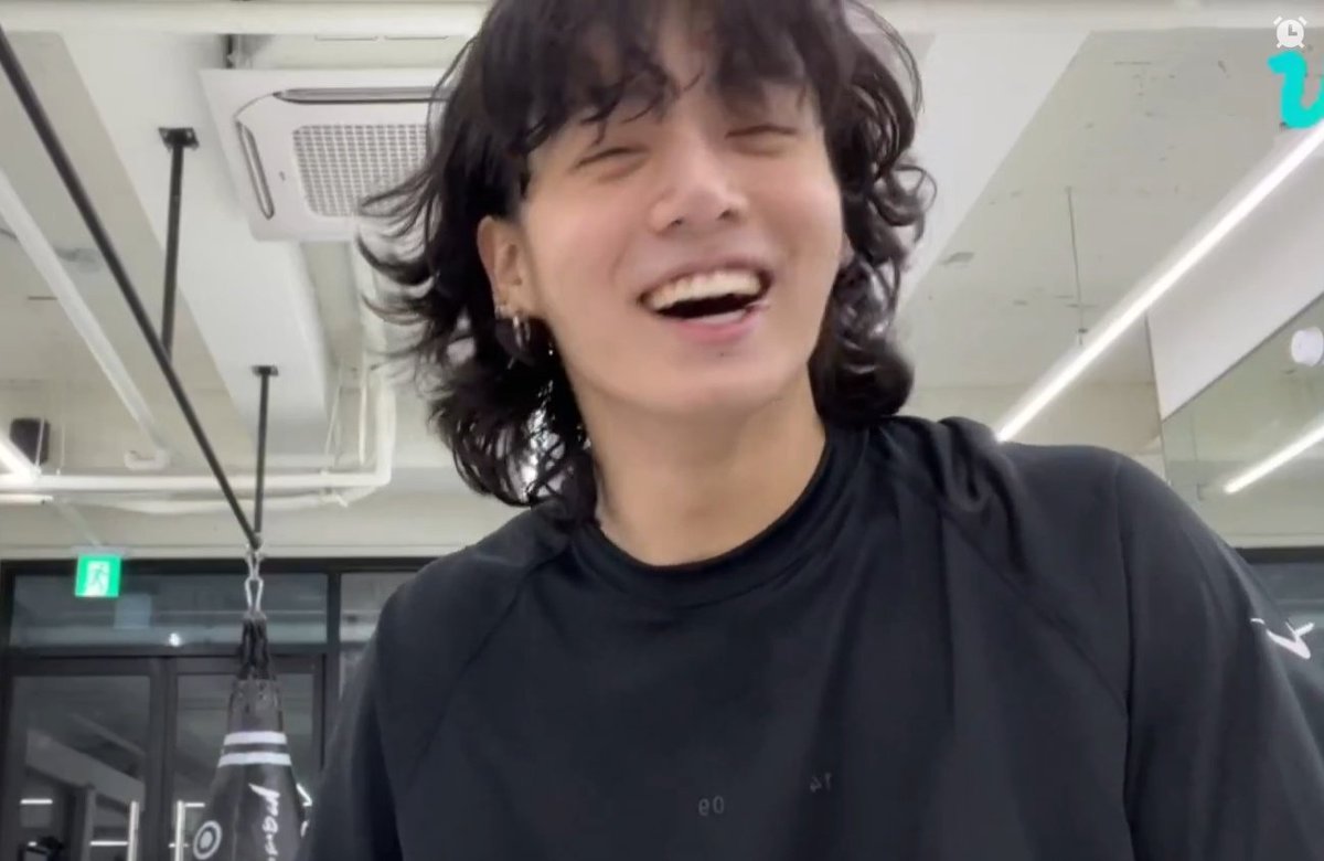 kimthver's tweet photo. look at this beautiful human 😭🤍 https://t.co/JcECj1lHu7