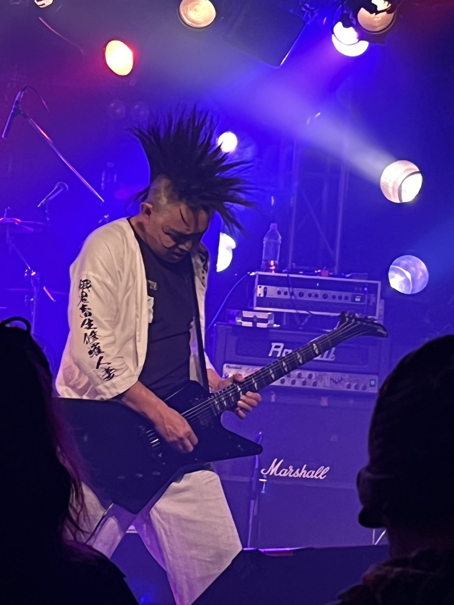tomo_drumusume's tweet photo. せっかくなので最後の曲からのドラムソロも上げておきますψ(｀∇´)ψ

最後の最後にスティック折って退場するとか…持ってますね、PEPEさん(￣∀￣)

#REDFAN 
#目黒ライブステーション https://t.co/8c3RfsYNp0