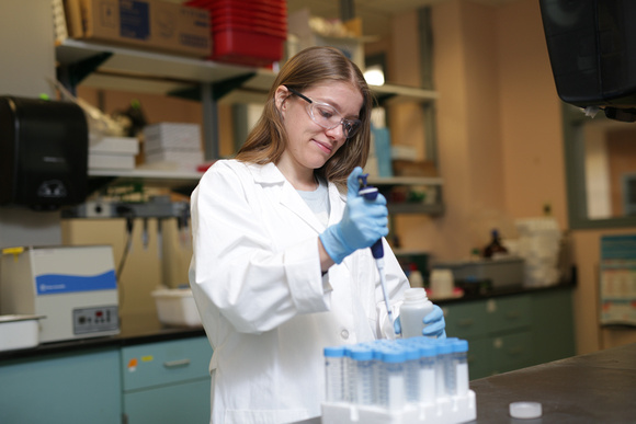 MinesAdmissions's tweet photo. Today is International Day of Women and Girls in Science! Mines proudly serves as the largest collegiate chapter of  the Society of Women Engineers (SWE) in the United States and is the largest student organization on campus too! 👩‍🔬🔬🧬 
https://t.co/G1bTVeJz3x https://t.co/Qby1tHDSaZ