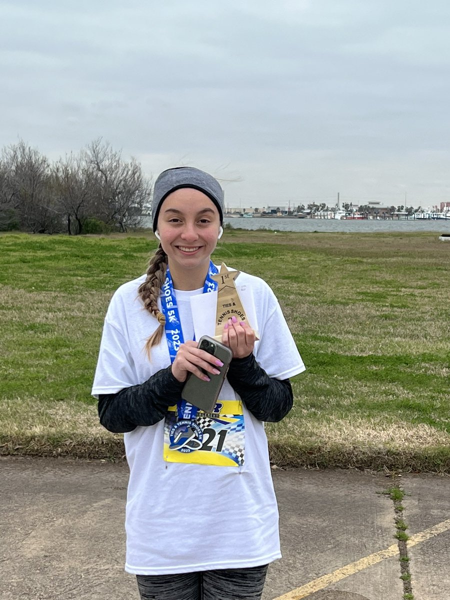 CoachFerrell1's tweet photo. Cold morning for a training run. Megan did well! She won her age group while supporting a worthy cause: The Josh Paul Foundation. He was a servant to students and education, last serving in Brazosport ISD at Lanier Middle School in Freeport. https://t.co/uSSlg96vFL