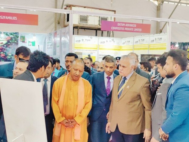 FoapDean's tweet photo. Honorable Chief Minister  Shri Yogi Adityanath and Honorable Chief Secretary  Shri Durga Shankar Mishra visiting Innovation Hub AKTU pavilion at Hall 11

#UPGIS23
@InnovationHubUP
#इनोवेशन_स्टाल
#UPInvestorsSummit https://t.co/lCDdRlvHSy