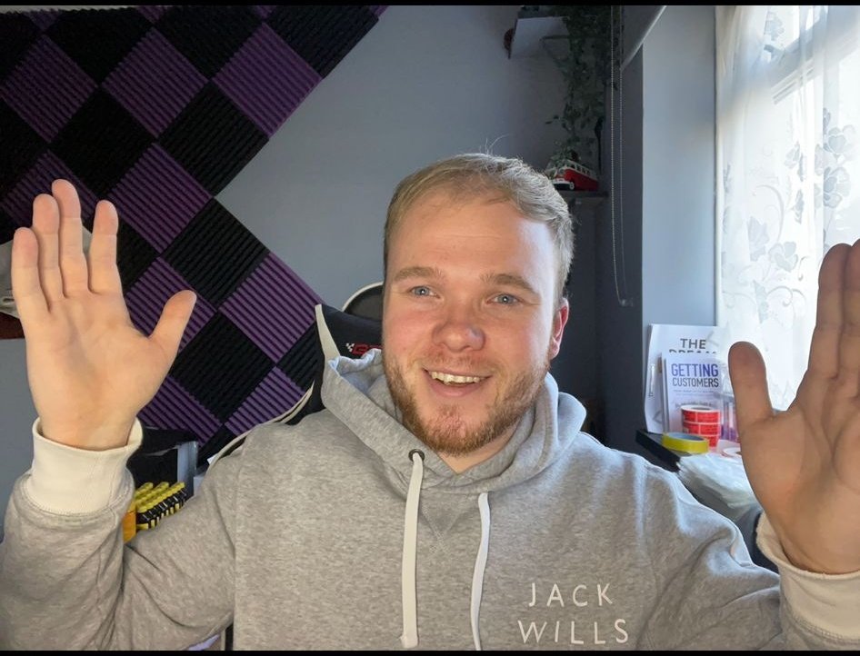 Ecommerce mentor
Scott didn't start with wealth or a big investment, just a plumber with a desire. He has now left his job and works full time on his successful ecommerce business. 
Scott will provide you his experience and teach the skills for you to pave your own future