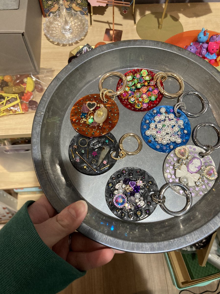 peach_m_design's tweet image. 明日！というか今日！
@pininmarket ！
ギリギリでキーホルダーできました🫶
今回結構ゴリゴリ❤️‍🔥