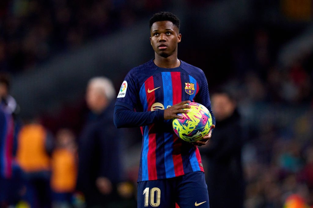 Muchos rumores alrededor de la figura de Ansu Fati. Hoy, Xavi salió al corte asegurando que es intransferible y que tiene mucha esperanza y fe puesta en él

✍️"Tiempo, confianza y minutos", por <a href="/PimenMarcos77/">Marcos Pimentel</a> 

🔗spherasports.com/tiempo-confian…