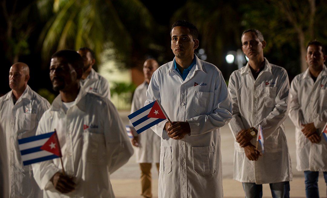 Otra vez CUBA 👨🏾‍⚕️⚕️
La ayuda ofrecida por el presidente cubano a Turquía ya va en camino: las batas blancas de la brigada Henry Reeve escribirán otro capítulo de solidaridad en los momentos más difíciles.

#CubaSalva #CubaSalvaVidas #CubaPorLaVida 

<a href="/MINSAPCuba/">Ministerio de Salud Pública de Cuba</a> <a href="/CubaMINREX/">Cancillería de Cuba</a>