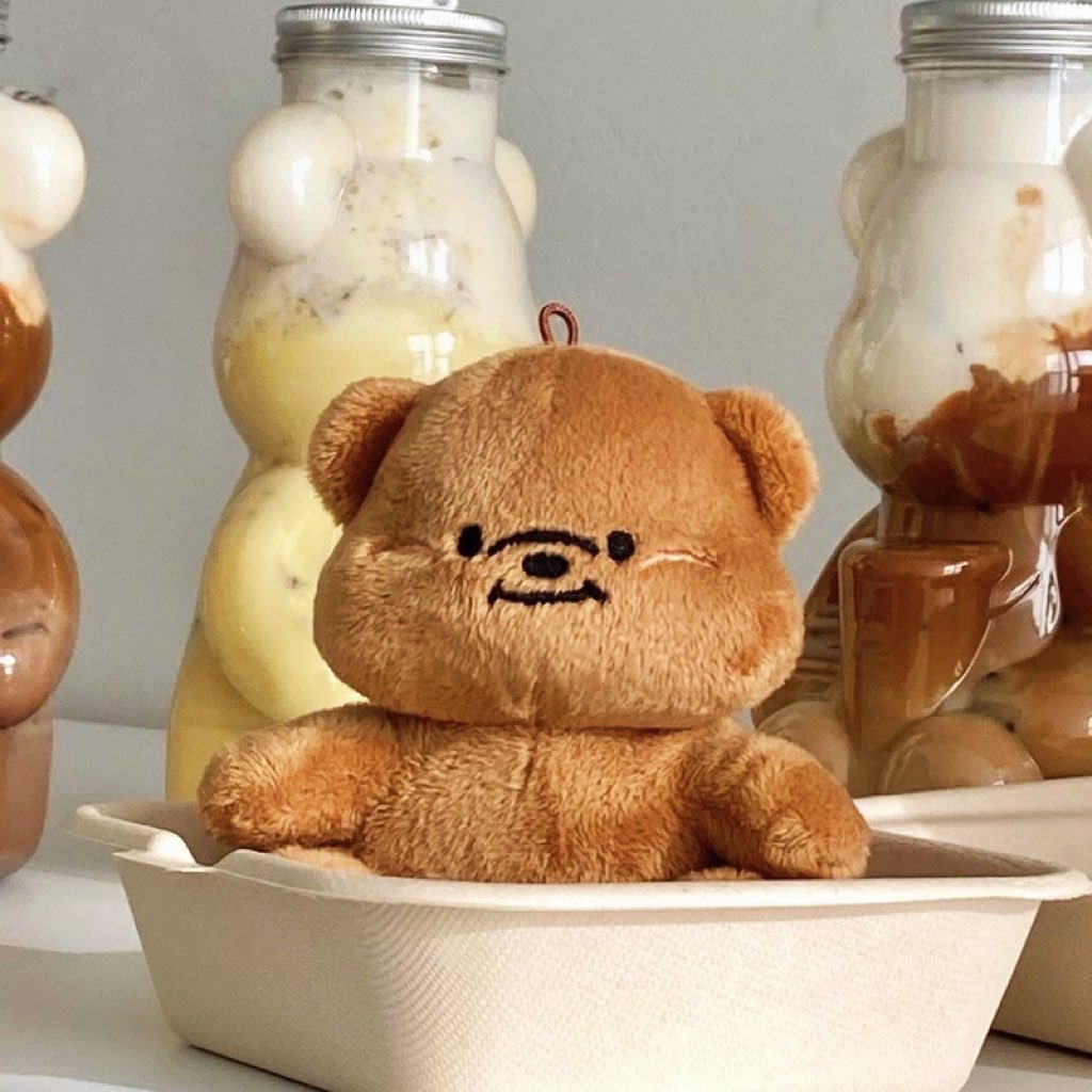 เลื่อนมาเจอน้องหมีอ้วนน่ารักมากกกก โดนน้องตกไม่รอดแล้ว น่าบีบแก้มสุดๆเลย i love bear น่ารักจังเลยเจ้าอ้วนนนน ของมันต้องมีแล้ว 🧸🫶🏻💫