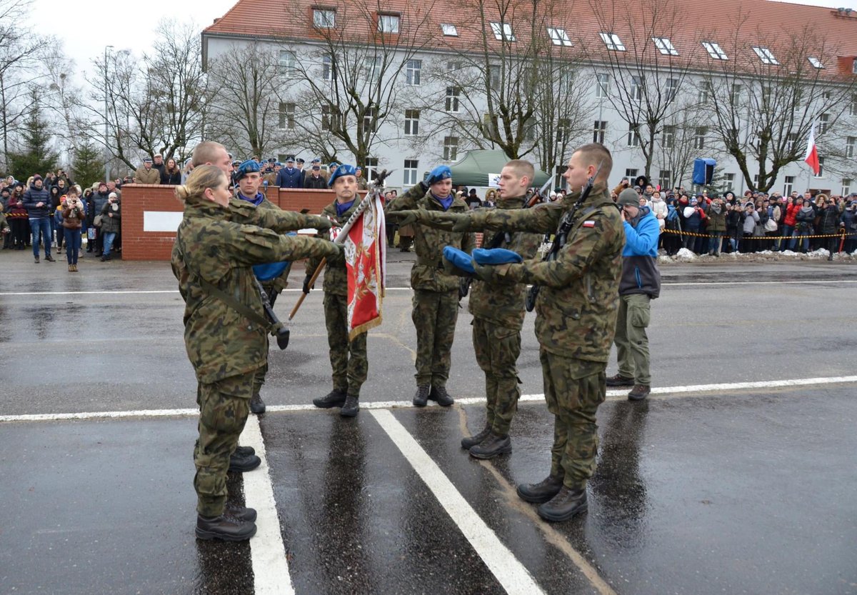 WCR_Swinoujscie's tweet image. Dziś Szkolenie podstawowe żołnierzy #DobrowolnaZSW 7️⃣ Brygady Obrony Wybrzeża zakończyło się  Uroczystą Przysięgą Wojskową.
Wraz z @WCR_Slupsk byliśmy dla Was z  #MPR 

📸#7BOW