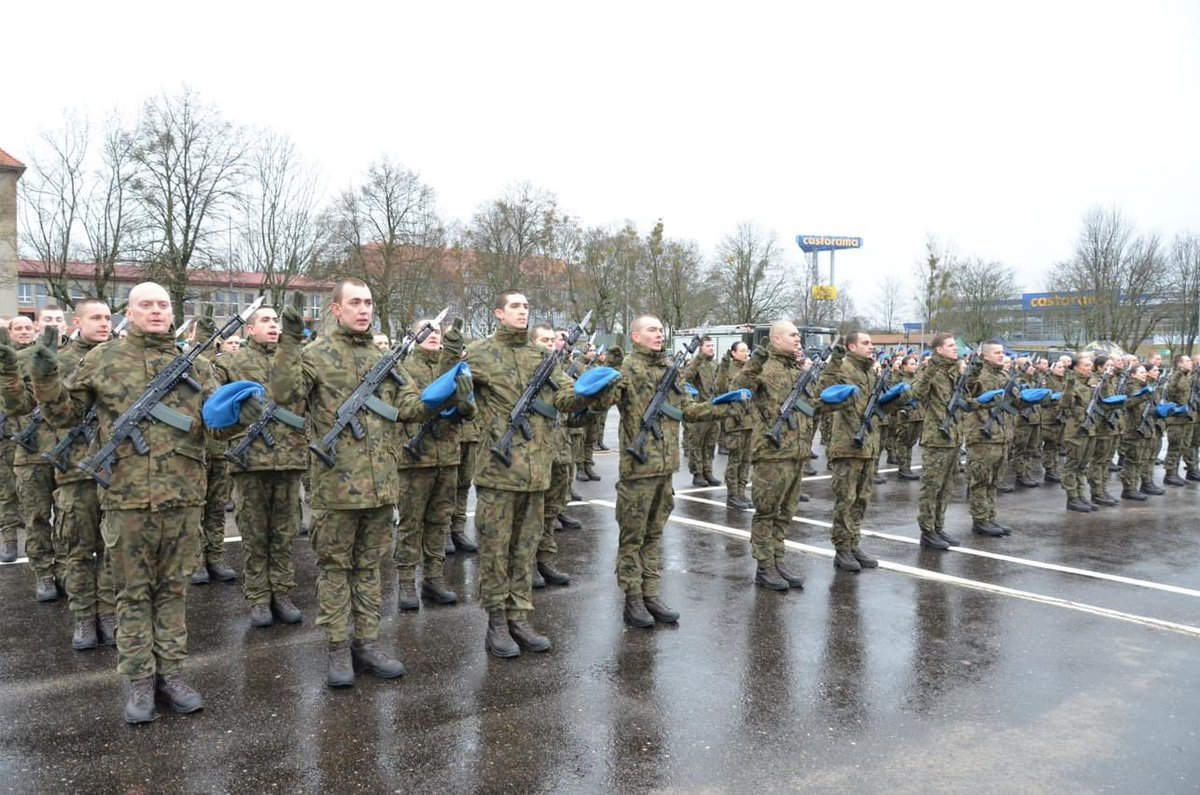 WCR_Swinoujscie's tweet image. Dziś Szkolenie podstawowe żołnierzy #DobrowolnaZSW 7️⃣ Brygady Obrony Wybrzeża zakończyło się  Uroczystą Przysięgą Wojskową.
Wraz z @WCR_Slupsk byliśmy dla Was z  #MPR 

📸#7BOW