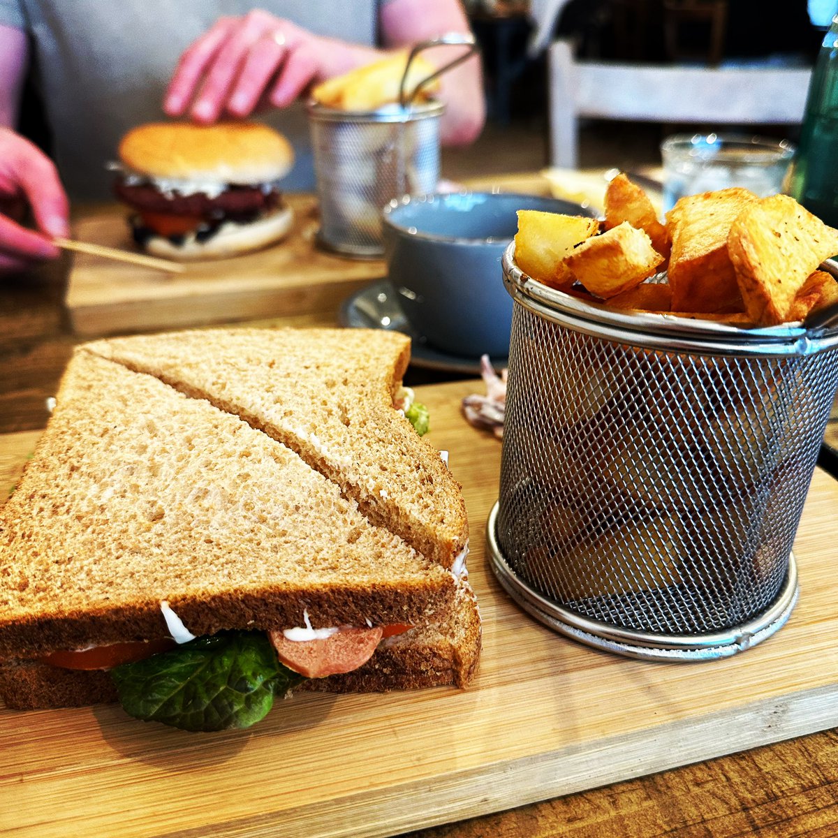 NigeYC's tweet photo. Sadly I’ve not been well enough to go to the gym this week as haven’t been great at all 😢 Today though feel like I’ve turned a corner, so will be back to it from Monday 💪 Celebrating with my weekly intake of carbs…a Veggie BLT 😍 #plantbased #nomeatnoproblem #cheatday https://t.co/1xtLX86pbQ