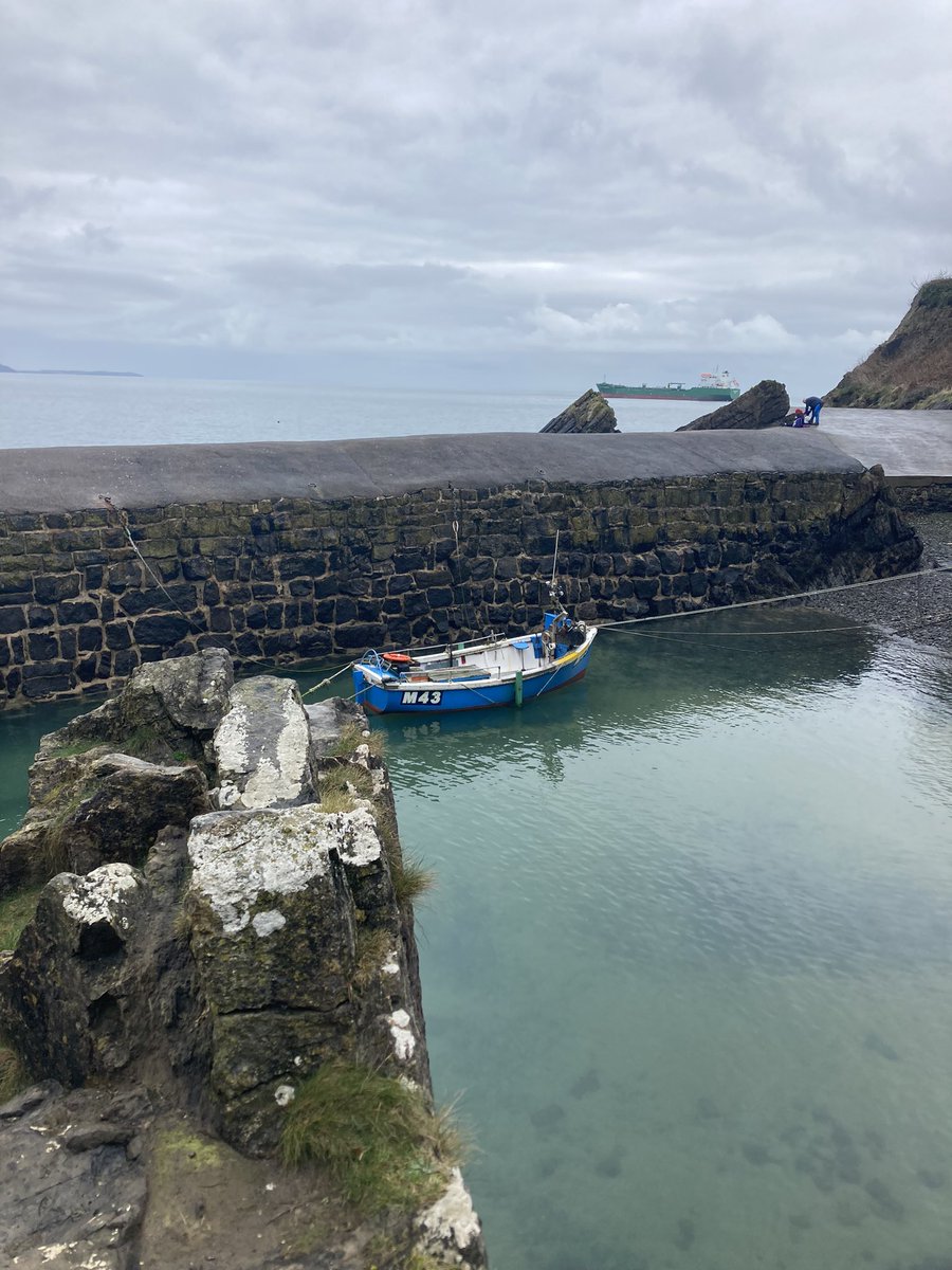 CarolEvs28's tweet photo. Enjoyed a shorter 4 mile walk from #FreshwaterEast to #StackpoleQuay today, finishing off with a lovely lunch in the very cosy @TheStackpoleInn @W4LES @VisitPembs #PembrokeshireCoastalPath https://t.co/VQrbpeUEVu