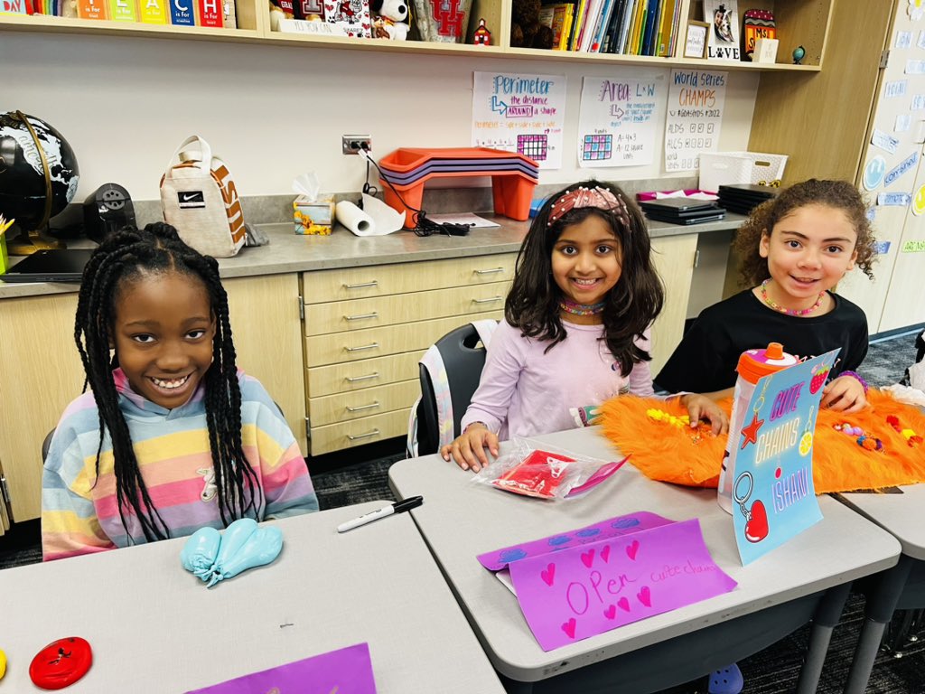 Market Day in 3rd grade was so much fun! We have some great entrepreneurs at Robertson and some pretty amazing teachers! ❤️🐾 #SEREproud  <a href="/MrsMallams/">Jenn Mallams</a> <a href="/MrsBarosClass/">Mrs. Baros’ Class</a>  <a href="/MarthaEPulido/">MarthaPulido</a> <a href="/katyisd/">Katy ISD</a>