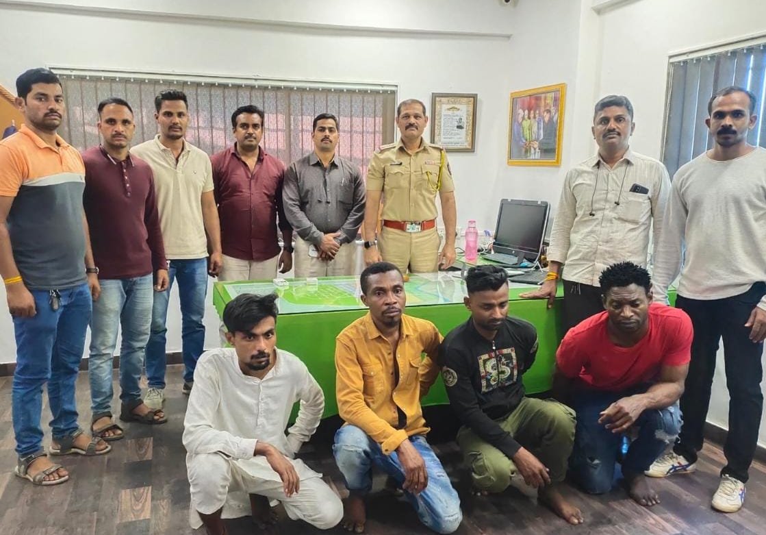 Maharashtra | Shivaji Nagar Police arrested 4 drug peddlers & 2 Nigerian drug pe…