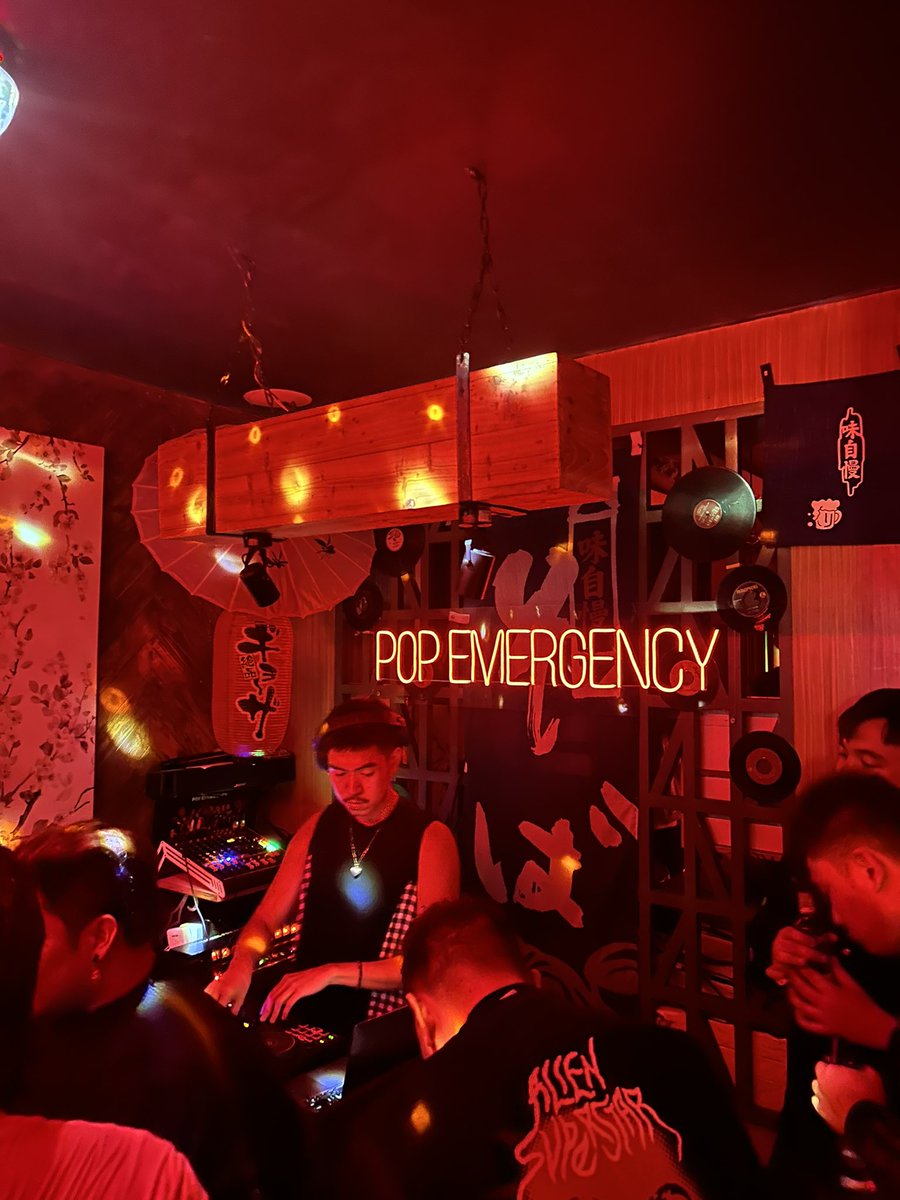 Pop Emergency 🚨 on Twitter "RT bombard_me 🍻🍻🍻"