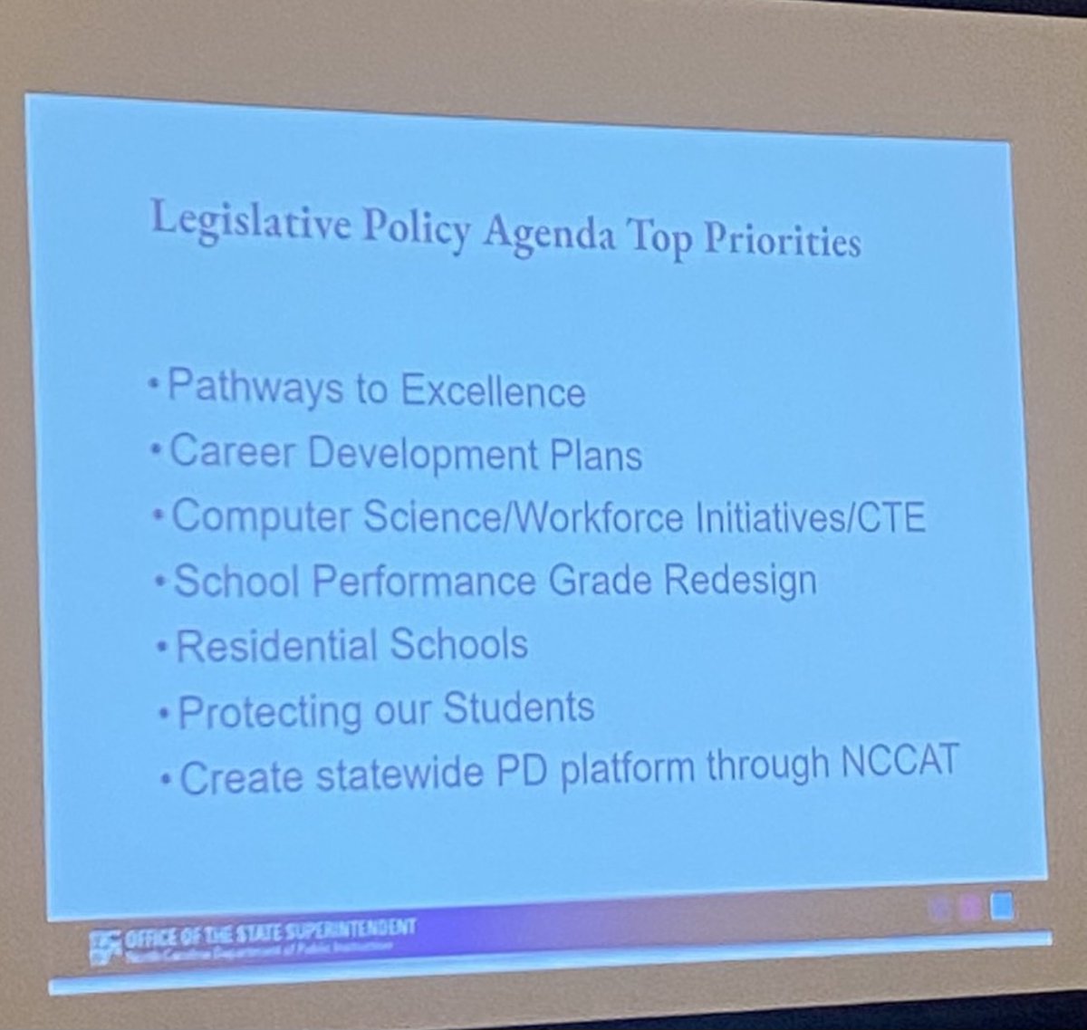 JustinParmenter's tweet photo. North Carolina State Superintendent @CTruittNCDPI's top legislative priority is passing merit pay for North Carolina teachers.
What does that mean? #nced #ncpol #ncga #PathwaysToExodus https://t.co/2uAy0BAnrJ