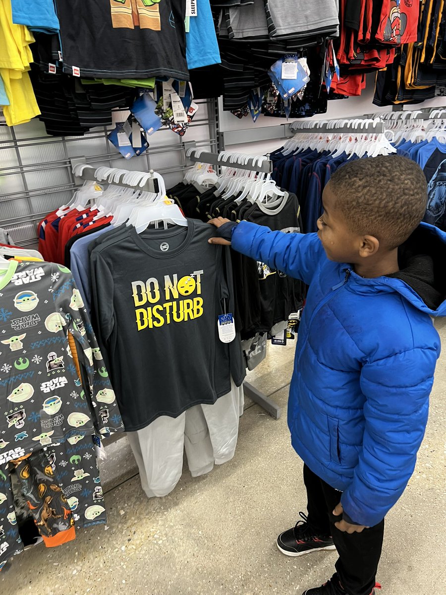 erica_hoemann's tweet photo. Amazing start to the weekend! Thank you to @CaretoLearn and @Walmart for making #shopwithahero possible! #SPSstory https://t.co/vcNQhTc2ng