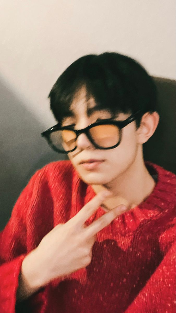 starhee_lee's tweet photo. 💌: Status Check!

A #heesun valentines special short au wherein— hcc as the student council president, and the mastermind of the clothes color coding for the upcoming valentines day event. svn as the regular student who has been head over heels of the said president for years. https://t.co/43m8ZEXQqb
