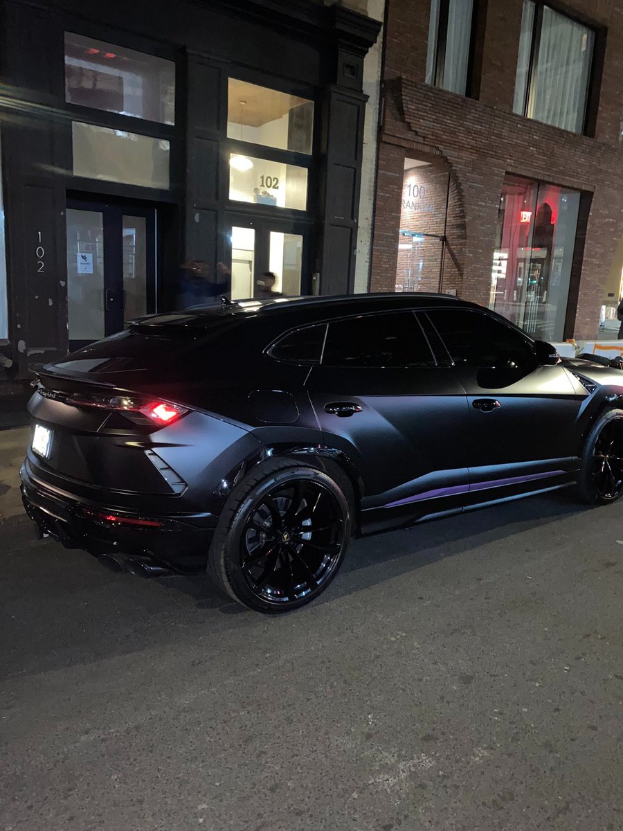 Auto_Porn's tweet photo. matte black Urus https://t.co/tqa3g0bVcS