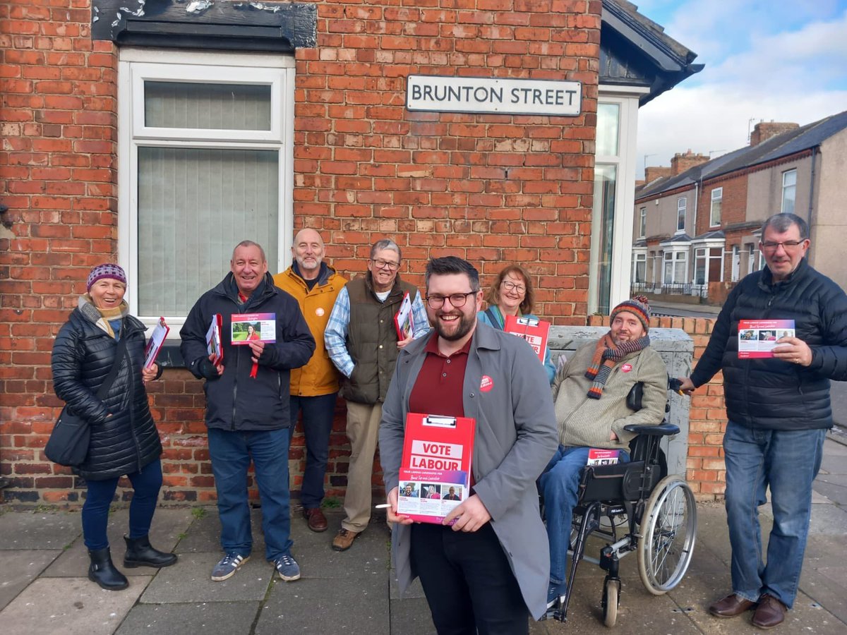 A_Anderson1992's tweet photo. ☀️Sunny day in #BankTopandLascelles!

Thank you to all the volunteers who came out campaigning and to all the residents pledging their support! 🌹 

Lots of issues: 
🚗 Speeding 
🚌 Number 2 bus 
🗑️ Litter near the local shops 
🏠 Fly tipping in alleyways. https://t.co/MDDWF0J2vU