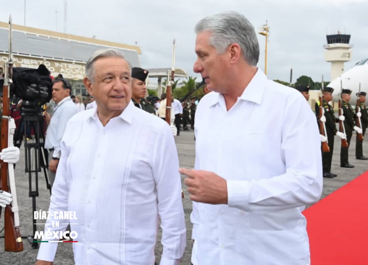 Un abrazo en Campeche que encierra siglos de historia y hermandad 🇨🇺🇲🇽 <a href="/DiazCanelB/">Miguel Díaz-Canel Bermúdez</a> y <a href="/lopezobrador_/">Andrés Manuel</a>
#Cuba y #Mexico
📸 Estudios Revolución
