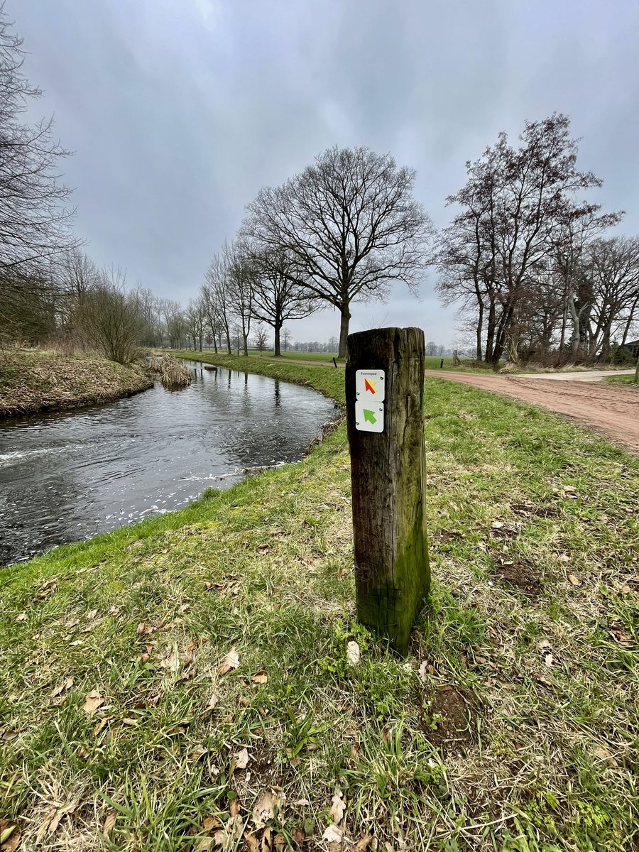 GastEllen's tweet photo. Het #twentepad zit er op. Samen met @WaandersR vandaag de laatste etappe 15 km 🥾🥾van Saasveld naar Almelo. https://t.co/WSrFvWYclQ