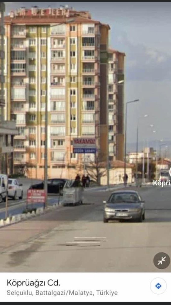 Aydın Elmas Abimiz; 
Malatya’lı iş adamı. Çalmadan dürüstçe yaptığı 11 katlı binalarda çizik bile yok.

Şimdi muhacir olarak İsveç’te yaşıyor.
Bağ bahçe temizliği yapıyor.