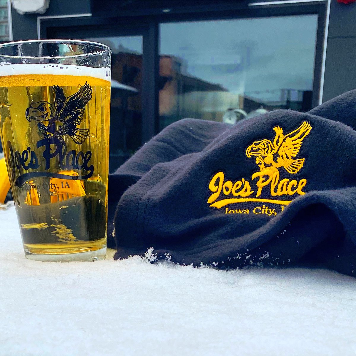 📣 ROOFTOP IS OPEN 📣
Grab your coat, your blanket &amp; your mittens! It’s time to head to the Joe’s Place Rooftop for Firkin Good Time from 1-4pm! We’re tapping the <a href="/BigGroveBrewery/">Big Grove Brewery</a> 🍋 Life Gives You Lemondrop Firkin!

See ya on the Rooftop! ⛄️🍻

#JoesPlaceIC