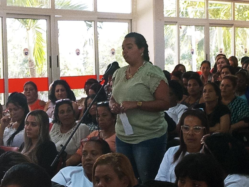TeresaBoue's tweet photo. En estos momentos rinde cuentas el Secretariado Nacional de la @FMC_Cuba a su Comité, como un mecanismo que contribuye al perfeccionamiento de la Organización. #MujeresEnRevolución #MejorEsPosible https://t.co/I3WakkLl2w