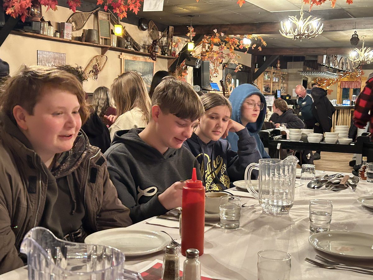 On se sucre le bec à la cabane à sucre! Maple syrup on everything for students and teachers! #regpublicschool #eftours