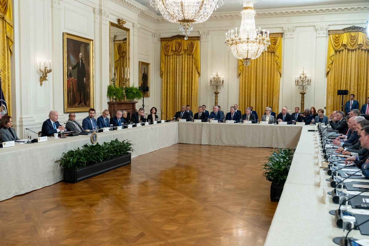 WhiteHouse46's tweet photo. What a week.

President Biden delivered his second State of the Union Address, traveled to Wisconsin and Florida, and met with a bipartisan group of governors and President Lula da Silva. https://t.co/fkNXYDMnq0