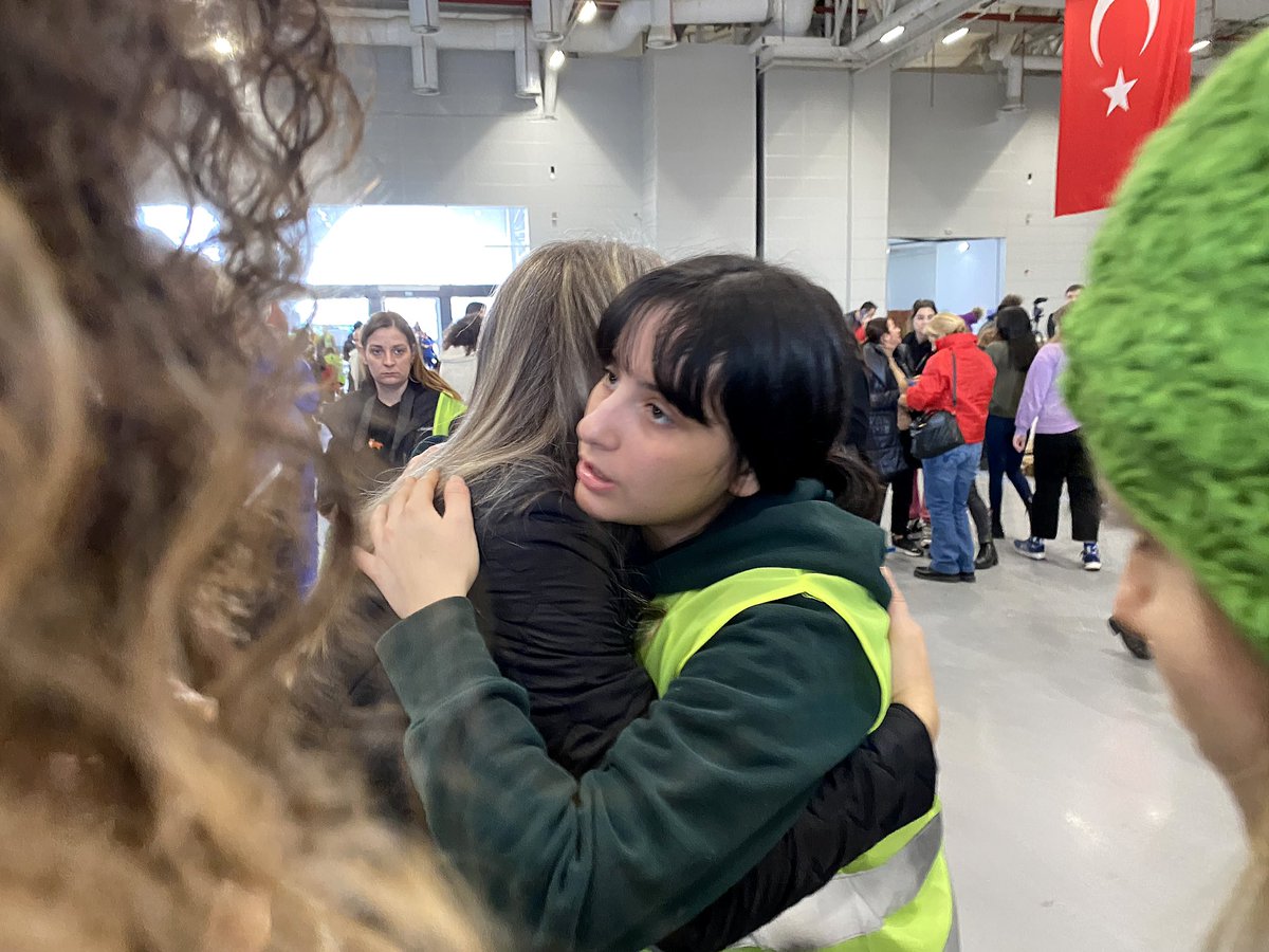 Dilek Kaya İmamoğlu (@dk_imamoglu) on Twitter photo 2023-02-11 16:35:30 Yenikapı’da, binlerce gönüllü hep birlikte yardımları hazırlıyoruz; dayanışmayla yaralarımızı saracağız. Yenikapı’ya gelerek gönüllü olabilir, İBB’nin paylaştığı ihtiyaç listelerini takip ederek destek olabilirsiniz. @gokhanncinar Yenikapı’da, binlerce gönüllü hep birlikte yardımları hazırlıyoruz; dayanışmayla yaralarımızı saracağız. Yenikapı’ya gelerek gönüllü olabilir, İBB’nin paylaştığı ihtiyaç listelerini takip ederek destek olabilirsiniz. @gokhanncinar