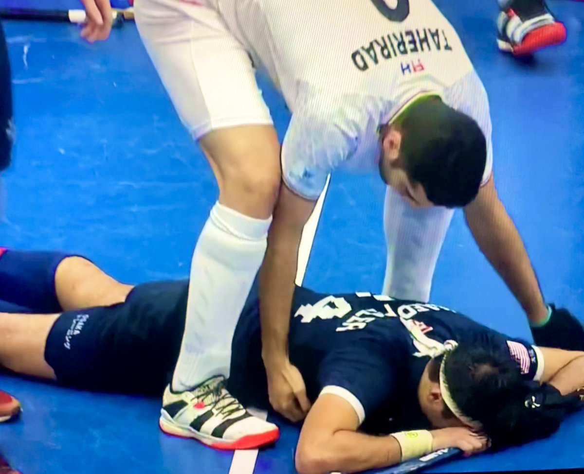 What a beautiful moment 🇮🇷🇺🇸❤️🏑There is no such thing as sportsmanship, sports is such a beautiful thing. #sportsmanship #welovehockey #IHWC2023 Iran🥉Vs USA