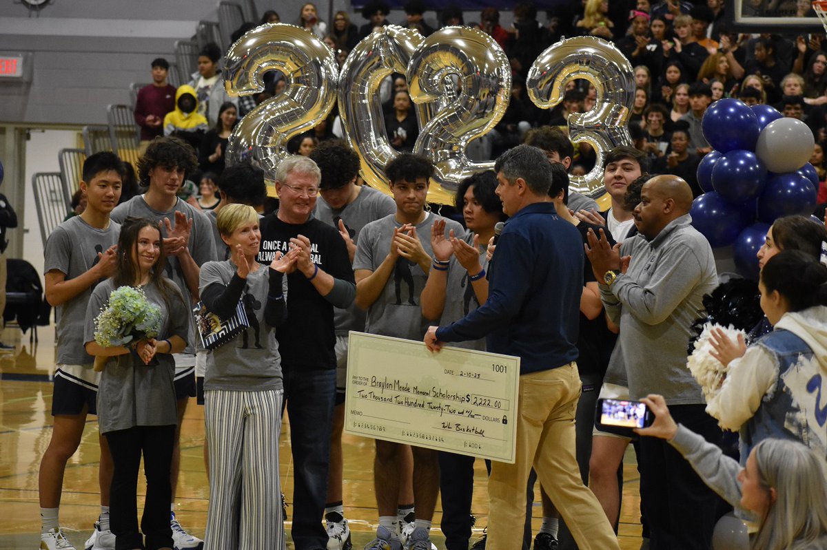 It was an emotional night at W-L, as <a href="/WLBoysBasketba1/">W-L Boys Basketball</a> honored its seniors, and as they have all season, the memory of Braylon Meade. The Generals grabbed the #2 seed in next week's tourney with a 58-53 victory. Story by <a href="/PaulBergeron3/">paulbergeron3</a> here: novahoops.com/on-emotional-s…
